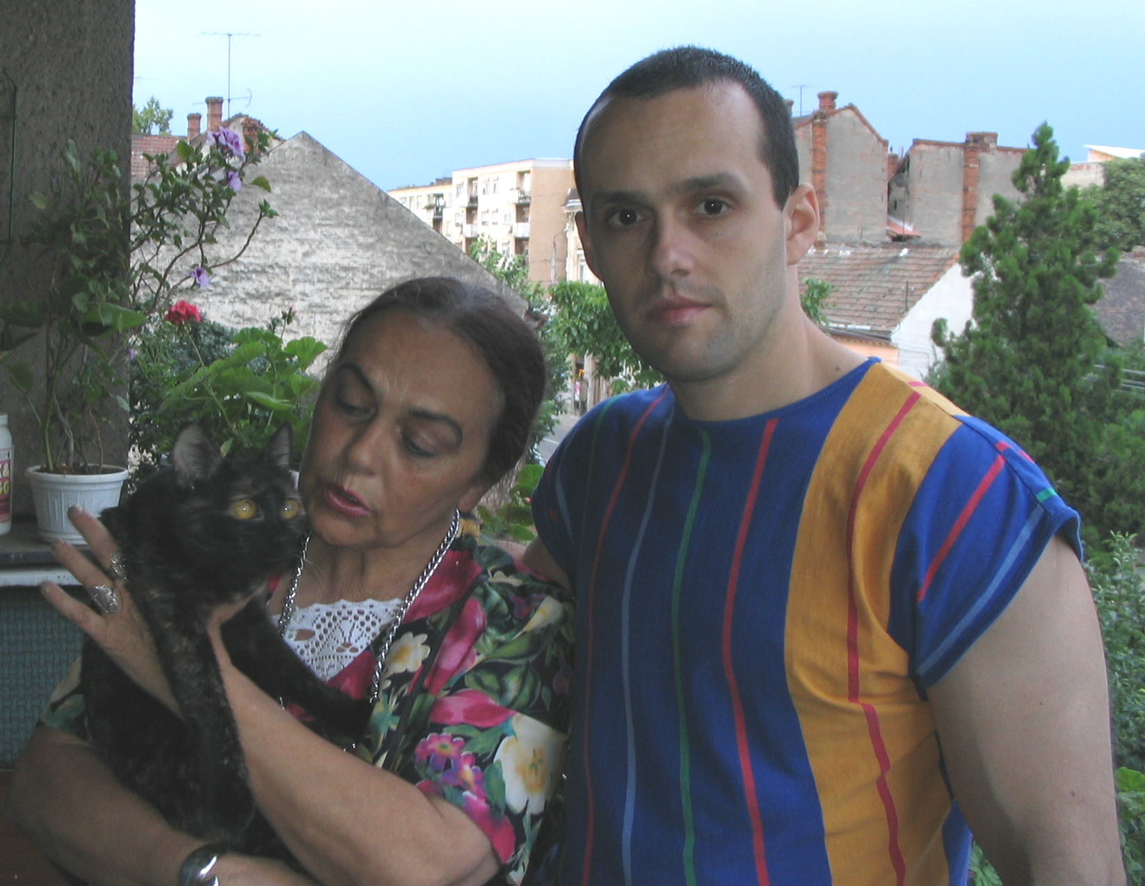 Lola, Mugurel și pisica Tomi