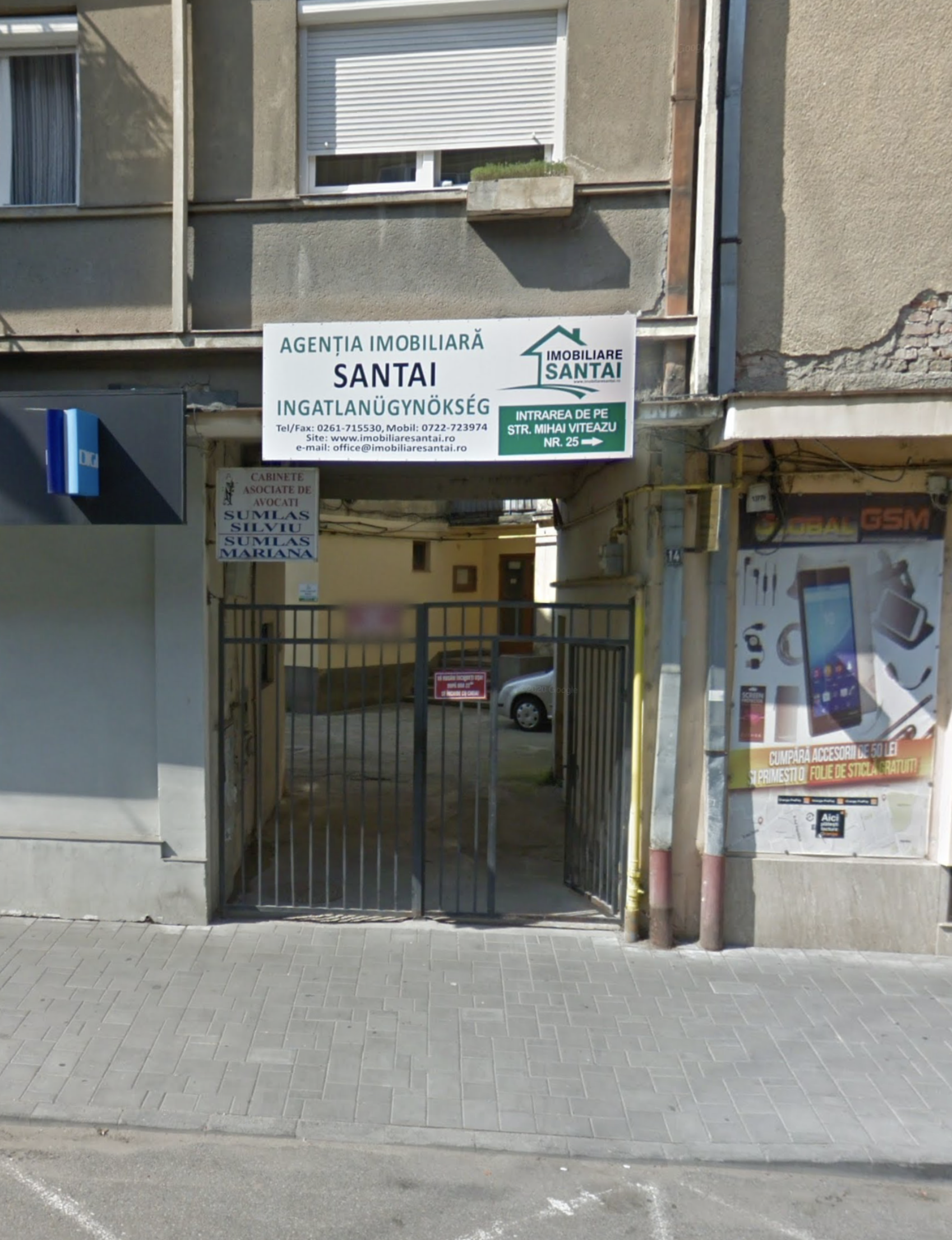Intrarea în curtea blocului în care locuia doamna profesoară Macarie (strada Ion C. Brătianu)